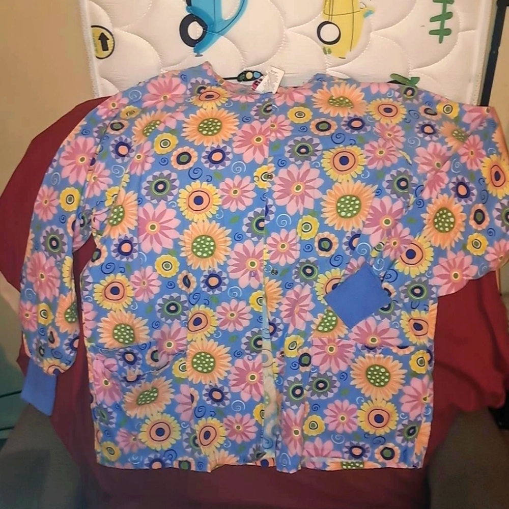Long sleeve scrub jacket